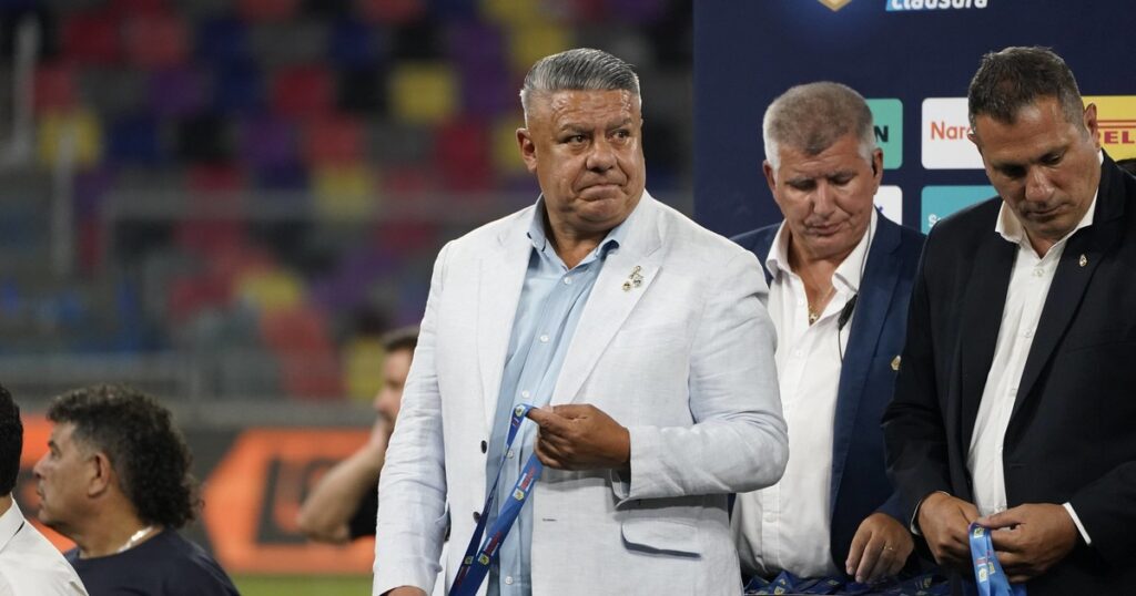 insultos de los hinchas, el frío saludo de Domínguez y un posteo sin nombrar a Verón