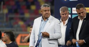 insultos de los hinchas, el frío saludo de Domínguez y un posteo sin nombrar a Verón