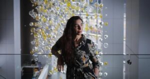 “Escribimos desde la extrañeza, una tradición muy latinoamericana y rioplatense”