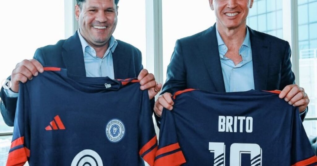 Leones FC, el equipo de los Messi que llegó a Primera C gracias a Tapia, presentó la camiseta con marca y sponsor de Primera División