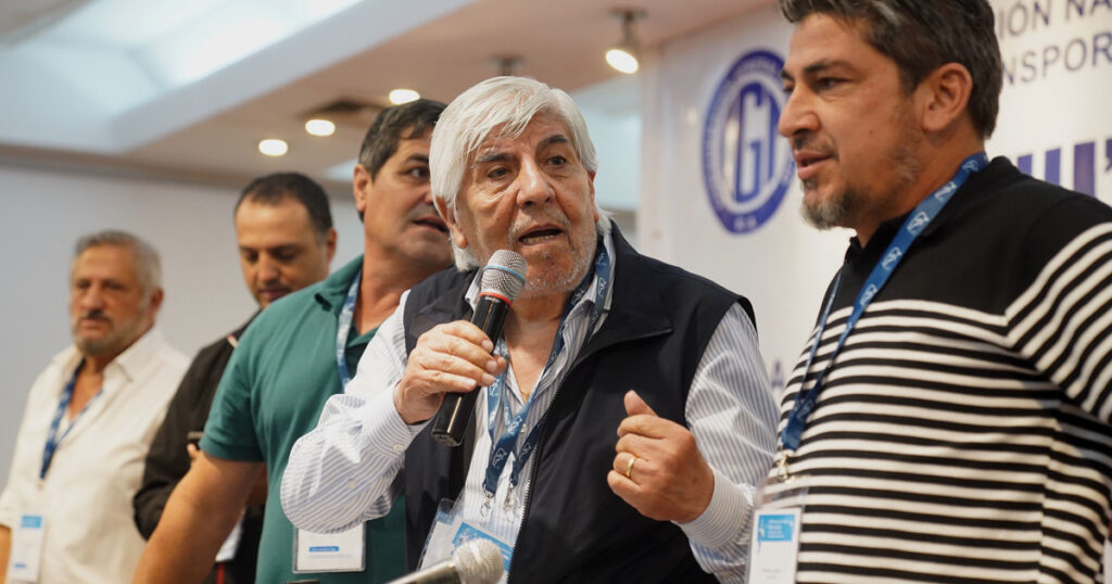 frenan la pericia y un sospechado manda un mensaje directo a Moyano