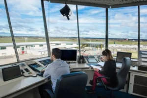 Se dictó la conciliación obligatoria y no habrá paro de controladores aéreos este martes