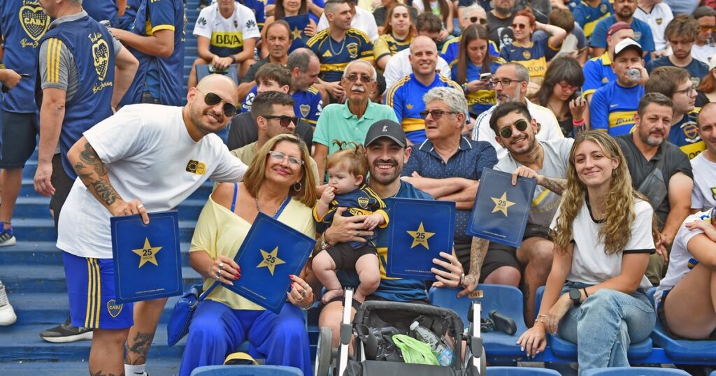 Boca les hizo un reconocimiento a sus socios con 25 años de antigüedad
