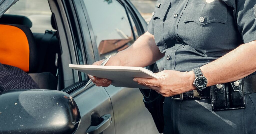 EEUU no permitirá renovar la licencia a las personas que tengan todas estas multas