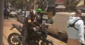 se llevaron una moto y se fueron a los tiros en la puerta de una clínica céntrica