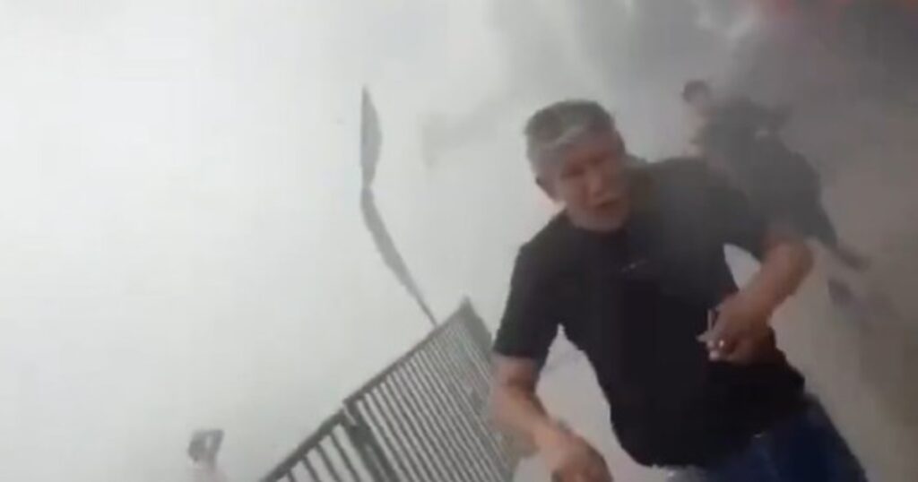 Un fuerte temporal de ráfagas de viento y lluvias sorprendió a los asistentes a la Feria del Patio en Catamarca