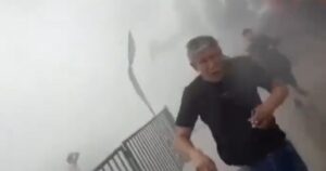 Un fuerte temporal de ráfagas de viento y lluvias sorprendió a los asistentes a la Feria del Patio en Catamarca