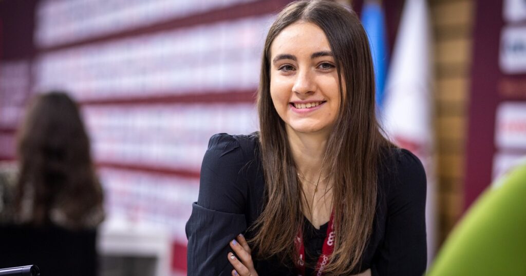 Candela Francisco deslumbra en el top ten del Mundial de ajedrez blitz y Faustino Oro pelea contra leyendas y súper grandes maestros