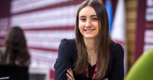 Candela Francisco deslumbra en el top ten del Mundial de ajedrez blitz y Faustino Oro pelea contra leyendas y súper grandes maestros