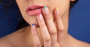 Qué significa usar uñas cuadradas, según la psicología