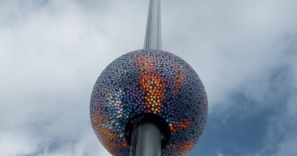 Times Square tiene una nueva y deslumbrante bola para la Nochevieja, y es la más grande hasta ahora