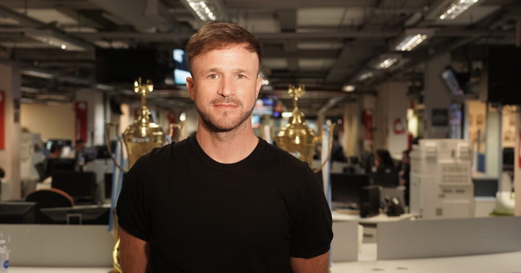 el multicampeón del TC visitó Clarín y eligió las nueve fotos que marcaron su vida