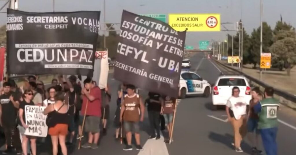 Corte en Panamericana por despidos en la empresa Lustramax