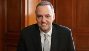 El Gobierno remite al Congreso el DNU que otorga mayores facultades a la SIDE y despierta críticas opositoras