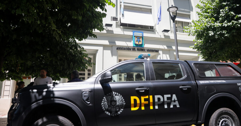 La Justicia comenzó a recibir información en la causa en la que están imputados el "Chiqui" Tapia y Toviggino por no pagar aportes de la AFA