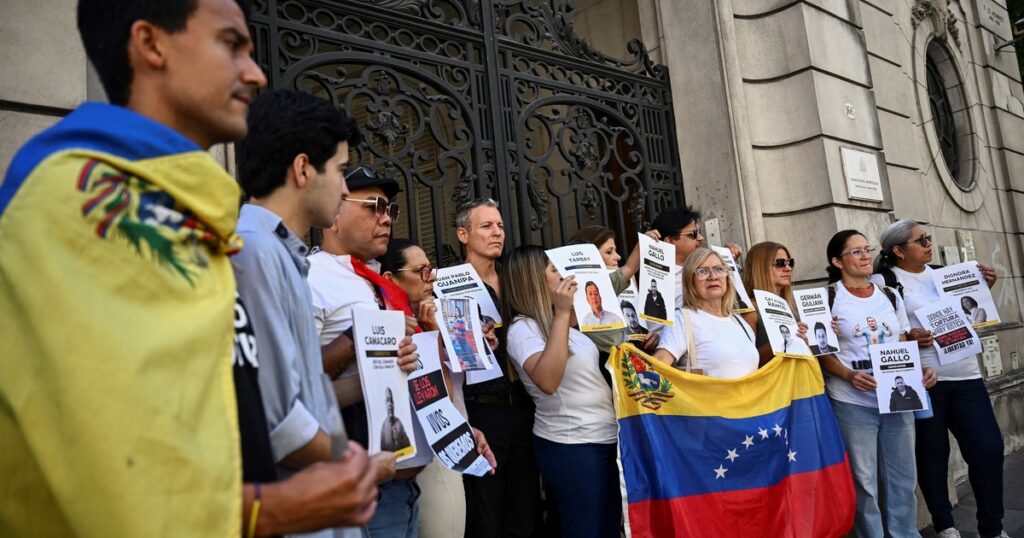 La esposa del abogado argentino detenido en Venezuela reveló que pudo hablar con él pero no sabe cómo está: "es desesperante"