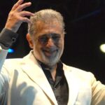 Utilice este título  Los aplausos, una costumbre milenaria que se valora en la música popular y que irrita en la música clásica y cree en base a ese titulo original un titulo nuevo, preciso, comprensible y que no pierda relacion con el titulo original. Necesito que me devuelvas solo y nada mas que el titulo nuevo.