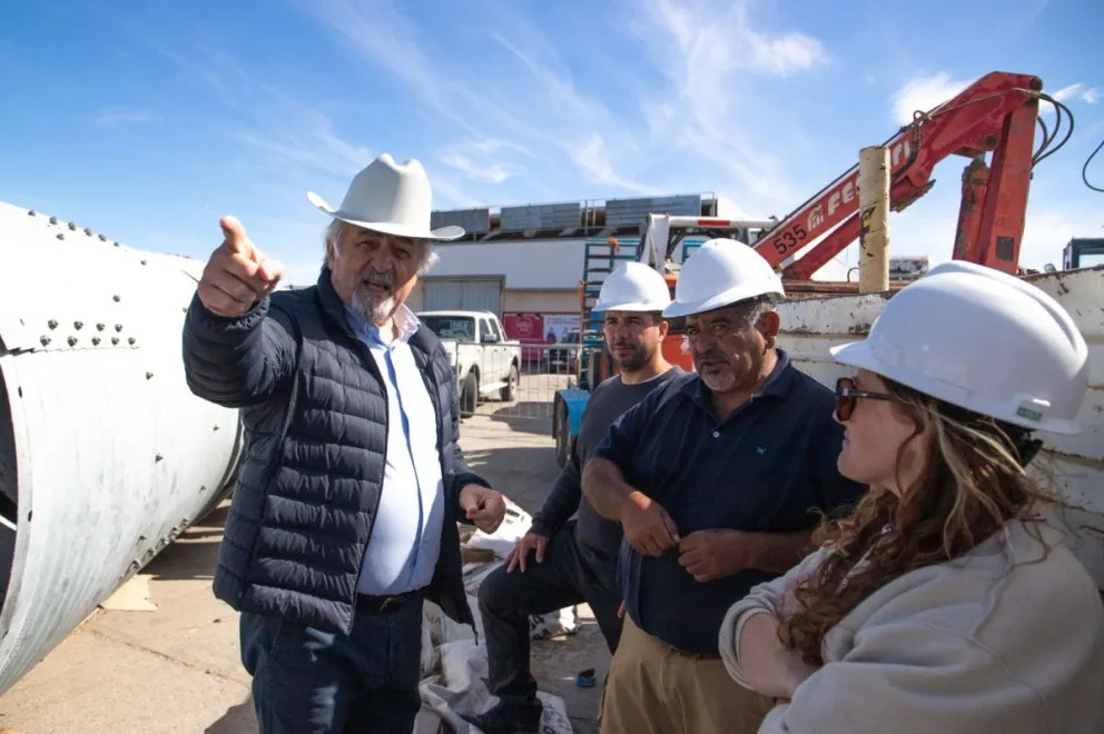 Othar recorrió los avances de la obra de recambio del pluvial en la Ruta 3