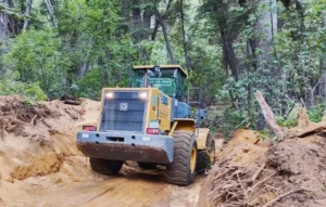 Vialidad Nacional suma maquinaria para combatir los incendios en Los Alerces