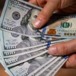 Utilice este título a cuánto cotiza el oficial y cuál es el precio del paralelo este martes 24 de febrero, minuto a minuto y cree en base a ese titulo original un titulo nuevo, preciso, comprensible y que no pierda relacion con el titulo original. Necesito que me devuelvas solo y nada mas que el titulo nuevo.