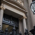 Utilice este título Por primera vez, las principales consultoras creen que la inflación de este año será más alta que la de 2025 y cree en base a ese titulo original un titulo nuevo, preciso, comprensible y que no pierda relacion con el titulo original. Necesito que me devuelvas solo y nada mas que el titulo nuevo.