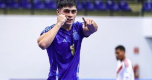 patada karateca y show de golazos para ilusionarse en Paraguay