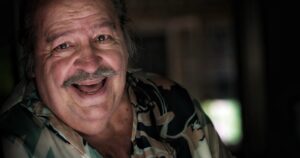 77 años, dos stents, fracturas varias, pero 90 conciertos por año, 2000 canciones y una serie por venir