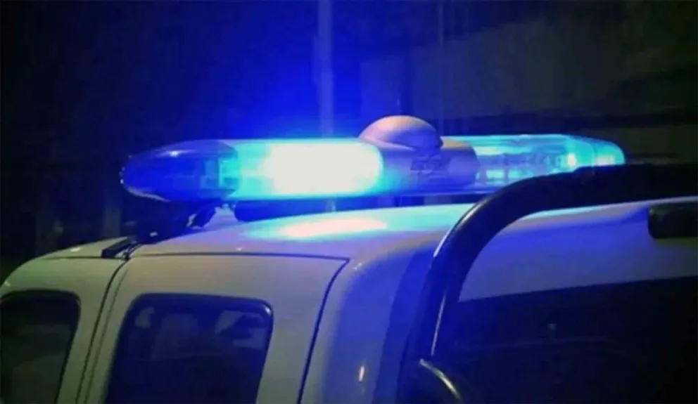 Caminaba por los techos en Kilómetro 8 y fue aprehendido