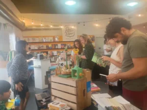Continúa la Feria del Libro más Objetos Poéticos en Rada Tilly