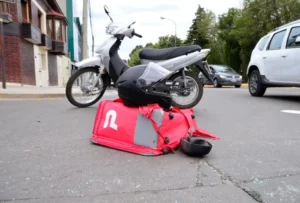 Denuncian hostigamiento y agresiones a un delivery en parada del Centro