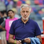 Utilice este título El argentino Sergio Marchi tiende puentes con la FIFA en el año del Mundial, aunque sostiene la lucha del Sindicato de futbolistas y cree en base a ese titulo original un titulo nuevo, preciso, comprensible y que no pierda relacion con el titulo original. Necesito que me devuelvas solo y nada mas que el titulo nuevo.