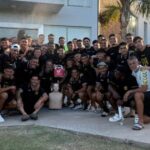 Utilice este título El emotivo reencuentro del arquero que sufrió una muerte súbita en un entrenamiento con el plantel de Deportivo Madryn y cree en base a ese titulo original un titulo nuevo, preciso, comprensible y que no pierda relacion con el titulo original. Necesito que me devuelvas solo y nada mas que el titulo nuevo.