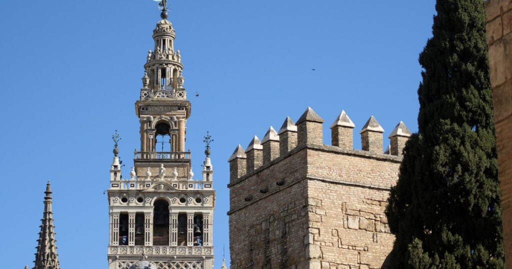 El temporal en España provoca daños en la Giralda de Sevilla