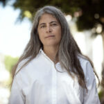 Utilice este título “En esta novela hay mucho de esa gente por la que nadie reclama ni parece importar” y cree en base a ese titulo original un titulo nuevo, preciso, comprensible y que no pierda relacion con el titulo original. Necesito que me devuelvas solo y nada mas que el titulo nuevo.