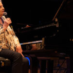 Utilice este título  Hilda Herrera y Saúl Cosentino demuestran que el pasado no pesa cuando todavía empuja hacia adelante y cree en base a ese titulo original un titulo nuevo, preciso, comprensible y que no pierda relacion con el titulo original. Necesito que me devuelvas solo y nada mas que el titulo nuevo.