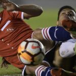 Utilice este título Independiente quedó inhibido por una vieja deuda y ahora no puede sumar a su tercer refuerzo, que estaba por viajar al país y cree en base a ese titulo original un titulo nuevo, preciso, comprensible y que no pierda relacion con el titulo original. Necesito que me devuelvas solo y nada mas que el titulo nuevo.