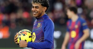 Lamine Yamal anotó tres goles por primera vez en su carrera, superó a Lionel Messi y el Barcelona aplastó al Villarreal