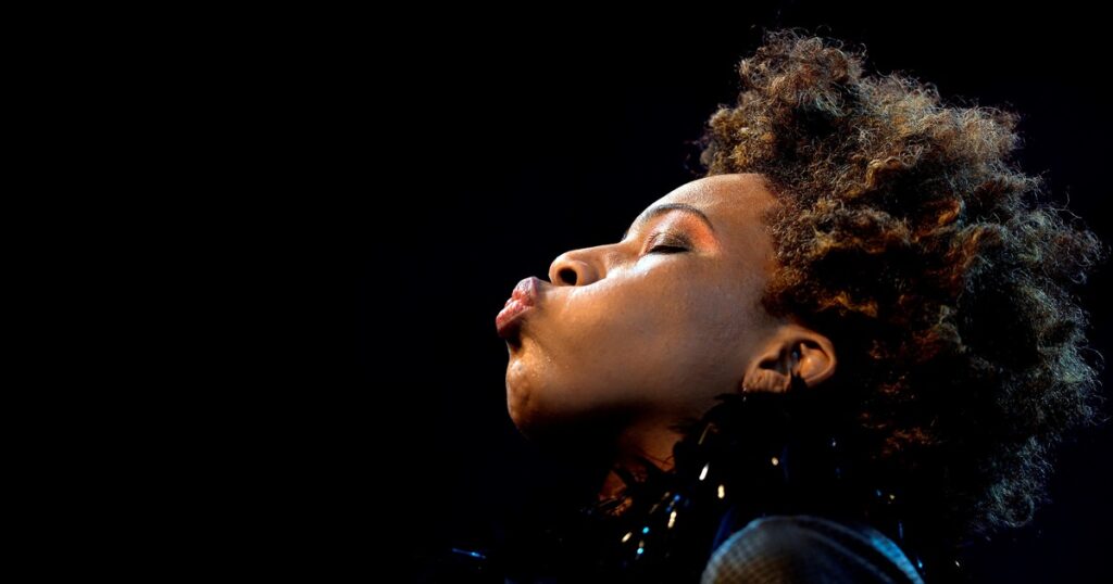 Macy Gray, la cantante con una voz de cien años, que teme que la tecnología nos convierta en robots y la inteligencia artificial mate la música