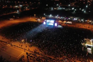 Multitudinaria fiesta popular: Esquel celebró sus 120 años a pura música y emoción