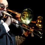 Utilice este título  Murió Willie Colón, emblemático músico e intérprete de iconos de la salsa como ‘Idilio’ y cree en base a ese titulo original un titulo nuevo, preciso, comprensible y que no pierda relacion con el titulo original. Necesito que me devuelvas solo y nada mas que el titulo nuevo.