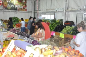 Precios accesibles y ofertas diarias: el Mercado Comunitario, elegido por los vecinos