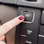 Utilice este título Qué significa el botón ECO en los autos y cree en base a ese titulo original un titulo nuevo, preciso, comprensible y que no pierda relacion con el titulo original. Necesito que me devuelvas solo y nada mas que el titulo nuevo.