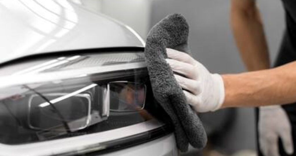 Qué significa rociar con vinagre los faros del auto, según la psicología