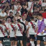 Utilice este título Quiénes son los principales apuntados por los hinchas de River por la salida de Gallardo y cuál será el primer gran desafío de Eduardo Coudet y cree en base a ese titulo original un titulo nuevo, preciso, comprensible y que no pierda relacion con el titulo original. Necesito que me devuelvas solo y nada mas que el titulo nuevo.