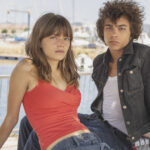 Utilice este título  Romería es elegante, poética y desnuda las internas de una familia y cree en base a ese titulo original un titulo nuevo, preciso, comprensible y que no pierda relacion con el titulo original. Necesito que me devuelvas solo y nada mas que el titulo nuevo.