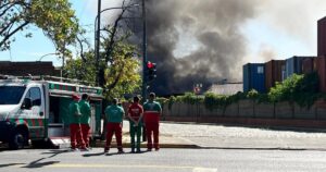 Se incendió un depósito judicial en el predio de la Policía Federal en Barracas