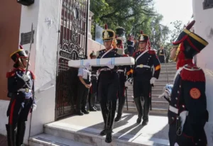 Trasladan el sable corvo de San Martín para el homenaje en Santa Fe