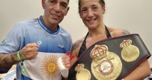 a los 45 años le sacó el invicto a Worthington en Detroit y es campeona mundial interina del boxeo de la AMB