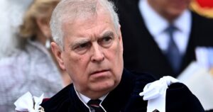 detienen al ex príncipe Andrés