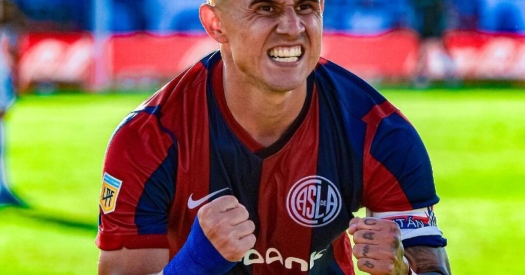 el 9 que brilló en San Lorenzo y no anduvo en River, vuelve a la Argentina en busca de revancha